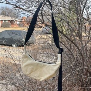 BAGGU Cream Crossbody Bag with Black Strap